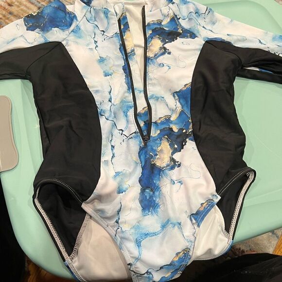 Girls long sleeve bathing suit with zipper closure front - Picture 1 of 6